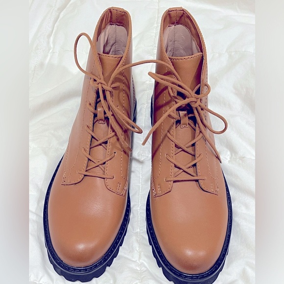 J. Crew GWEN lug-sole lace up  boots in polished leather sz 9 NEW BA553 - Picture 3 of 6